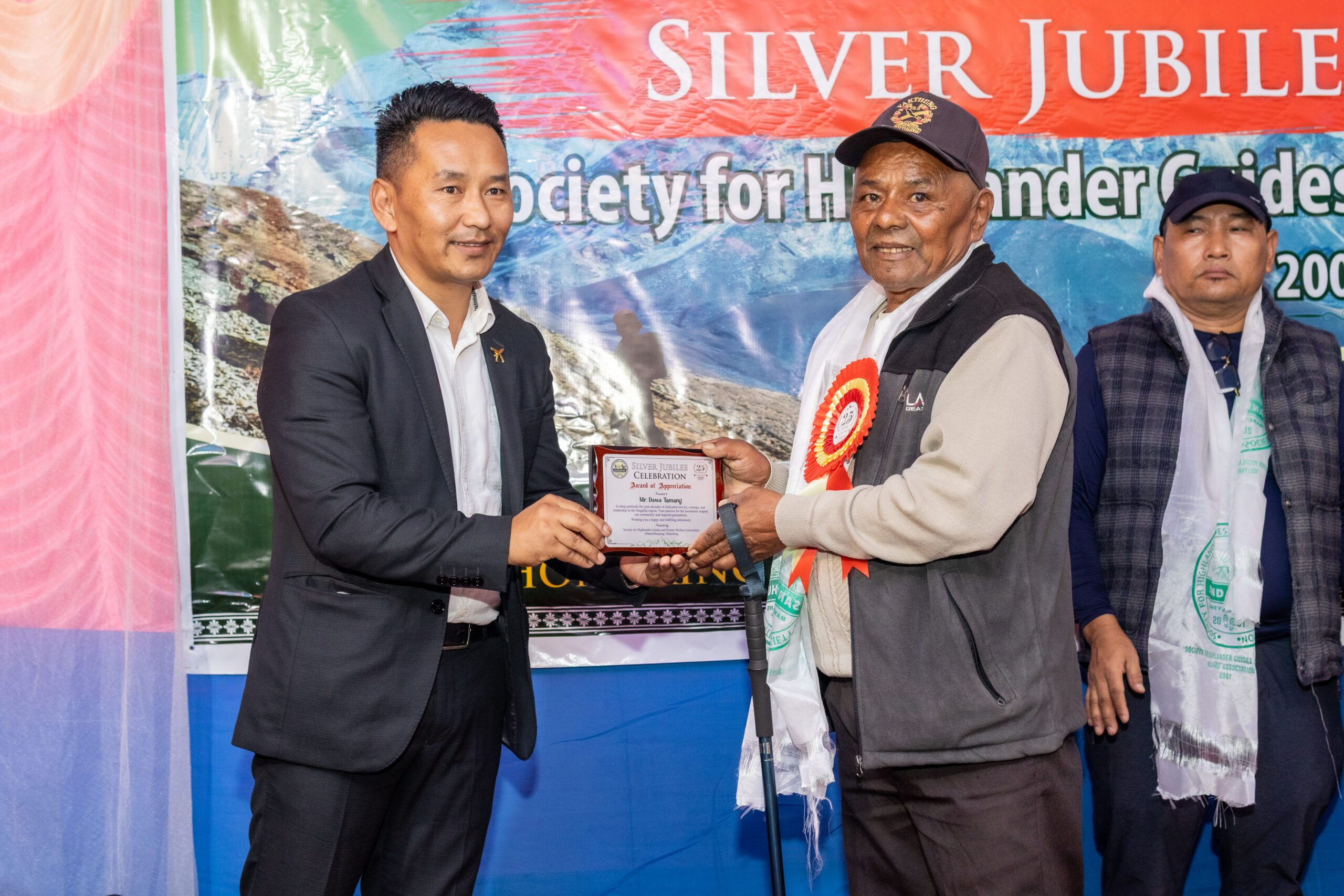 Chief Guest Dr. Dawa Gyalpo honours retired guides
